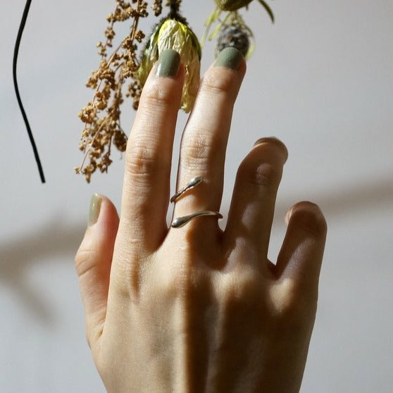 in her　spiral ring