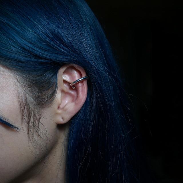 uM / SLOPE EAR CUFF