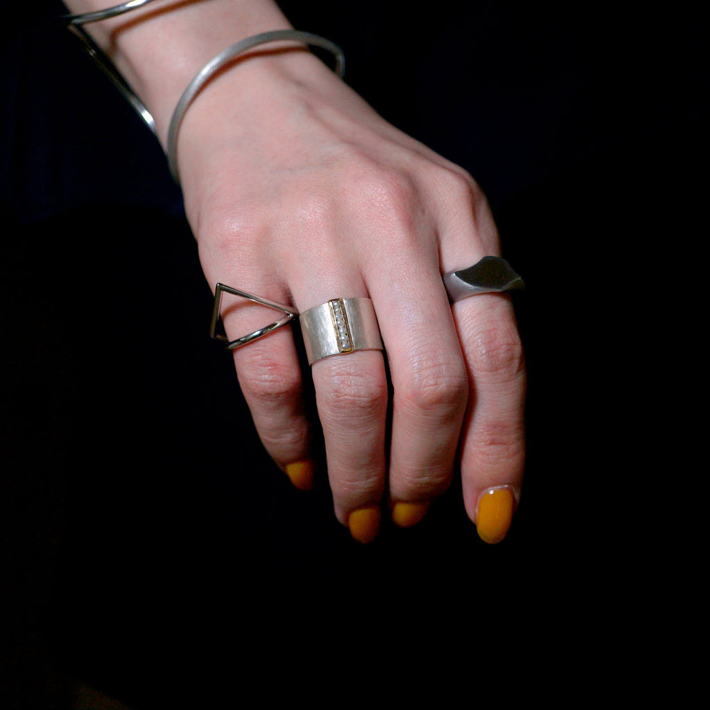 revie objects /〈SIDE〉dotted line ring（SI1-05）