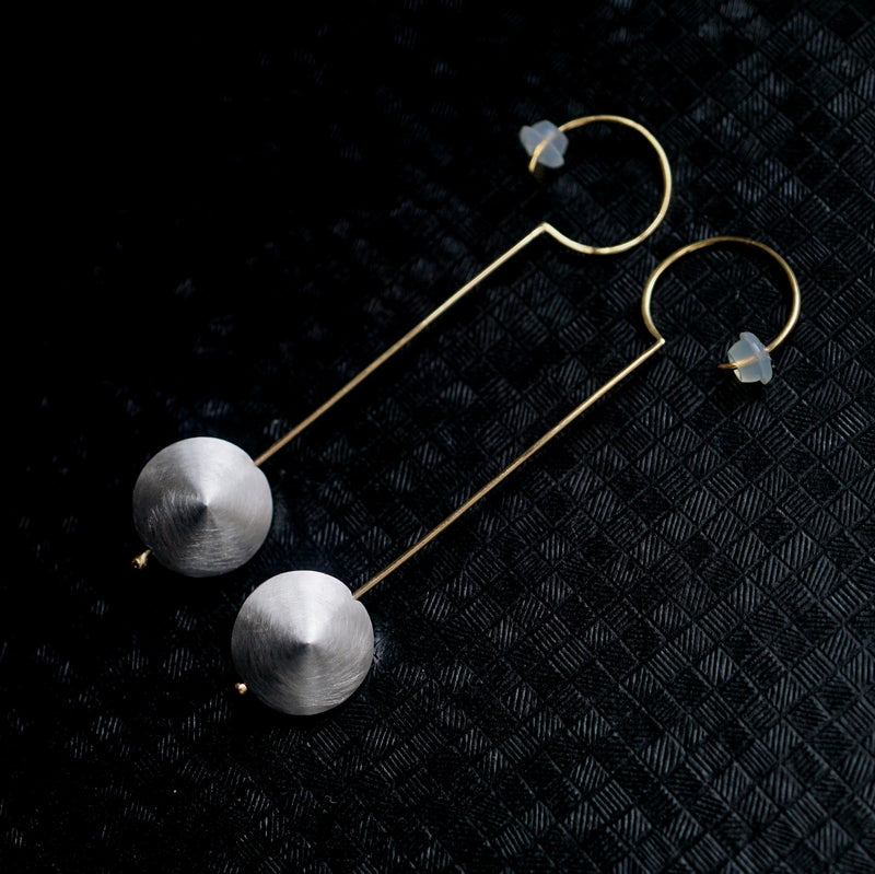 revie objects /〈PYRAMID〉turning earrings（PY2-07）