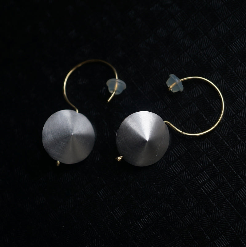 revie objects /〈PYRAMID〉turning earrings short（PY2-08）