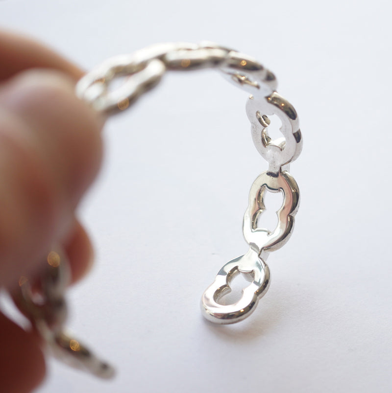 GIFTED / LINKED IMPLOSION CHAIN BANGLE