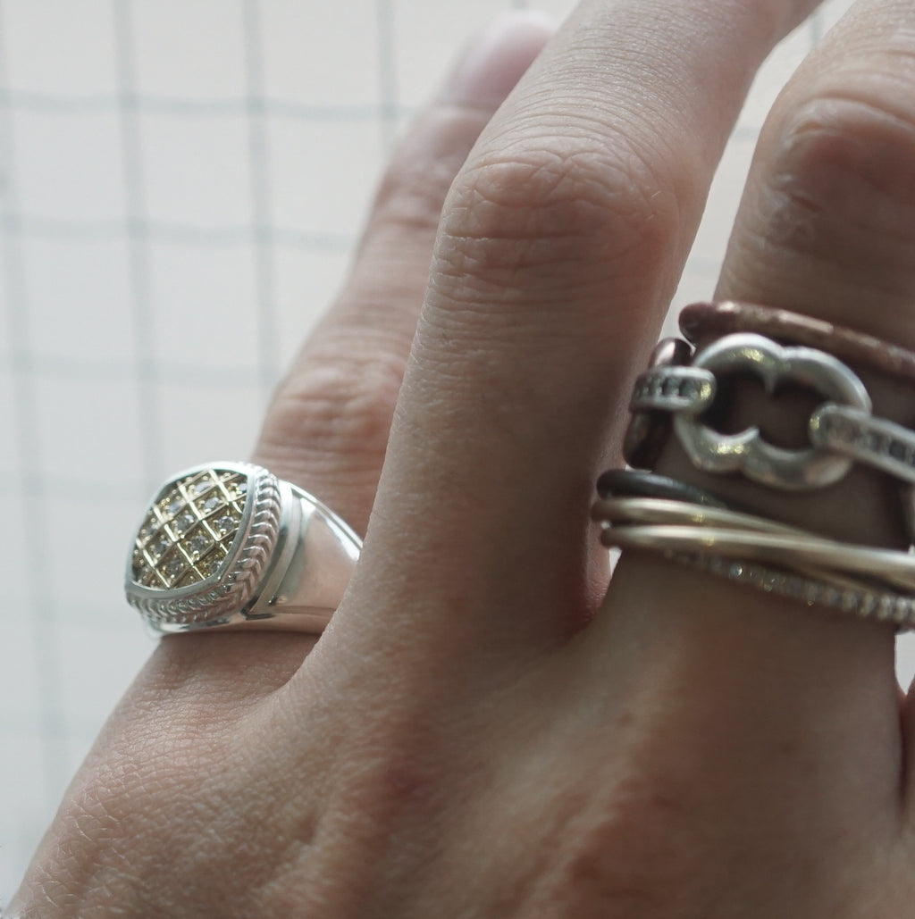 GIFTED/ LATTICED ARCHE PINKY RING YGSVD