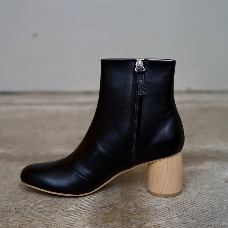 _Fot / wood heel boots 65_circle○(maple) – Fuligo / Fuligoshed