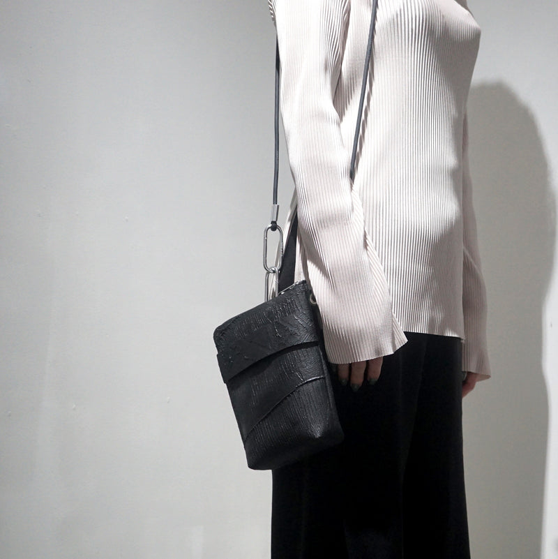 kagari yusuke / mini koshibukuro + carabiner shoulder cord (W21-08WH/BK)