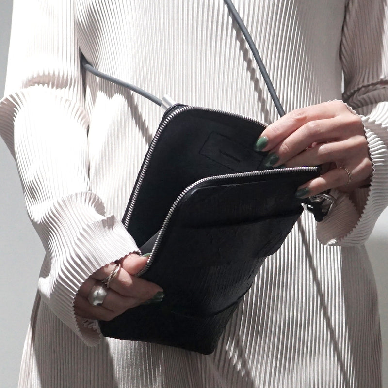 kagari yusuke / mini koshibukuro + carabiner shoulder cord (W21-08WH/BK)