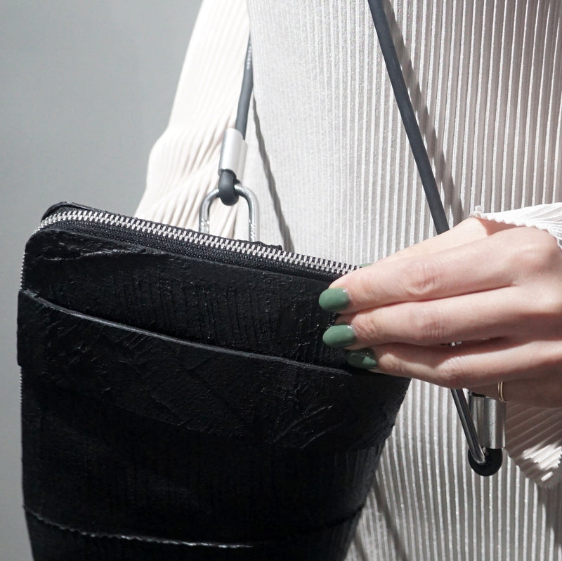 kagari yusuke / mini koshibukuro + carabiner shoulder cord (W21-08WH/BK)