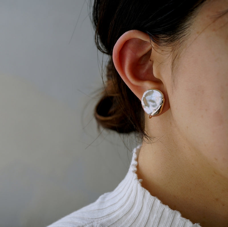 ODA / keshi freshwater pearl pierced earring until 9/25