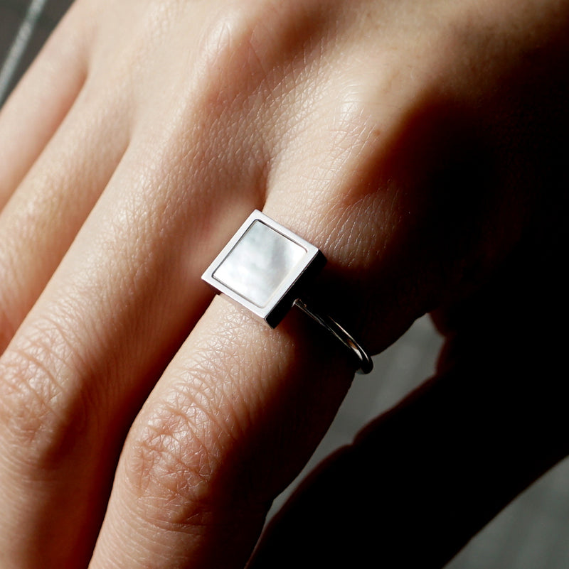 [Limited time only] hatsuyume / [custom-order 】ring SV square white mother-of-mouth shell (r-sv-squ-ws-r)