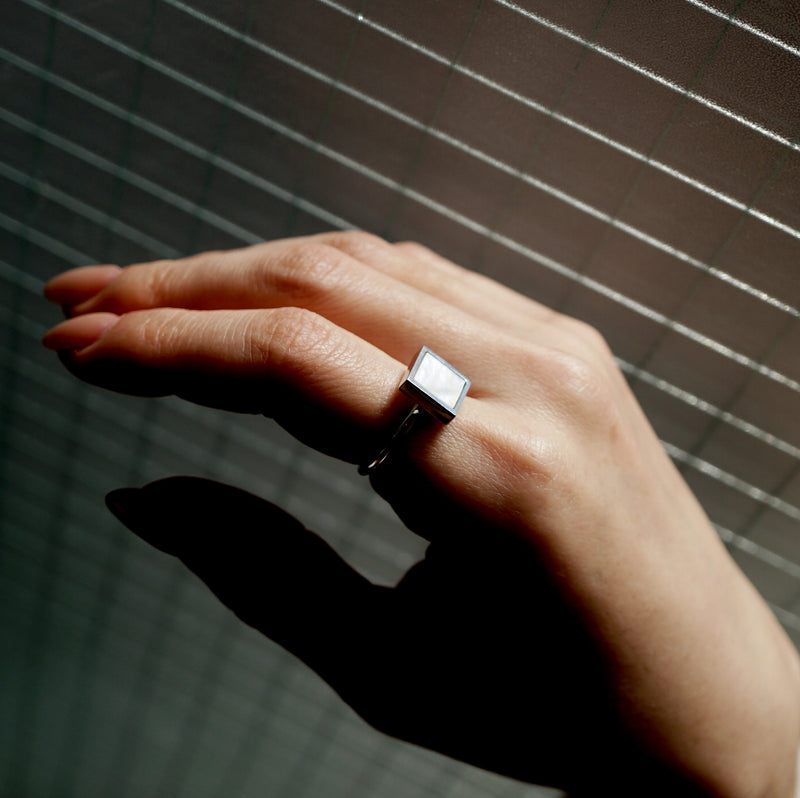 [Limited time only] hatsuyume / [custom-order 】ring SV square white mother-of-mouth shell (r-sv-squ-ws-r)