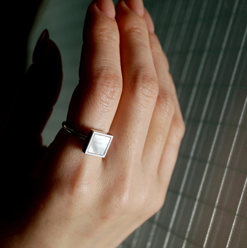 [Limited time only] hatsuyume / [custom-order 】ring SV square white mother-of-mouth shell (r-sv-squ-ws-r)