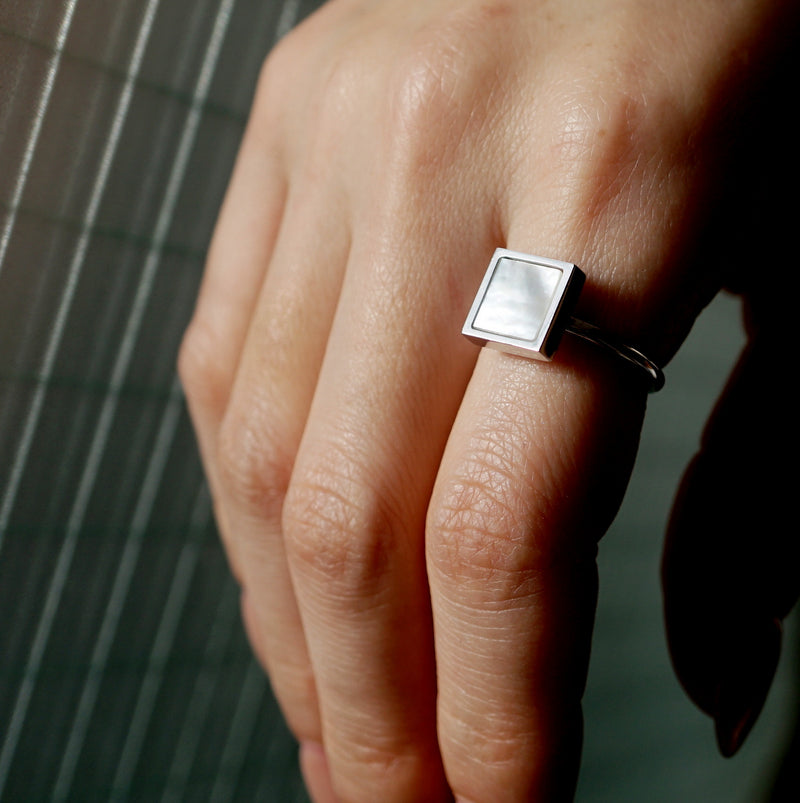 [Limited time only] hatsuyume / [custom-order 】ring SV square white mother-of-mouth shell (r-sv-squ-ws-r)