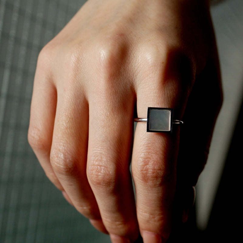[Limited time only] hatsuyume / [custom-order 】ring SV square white mother-of-mouth shell (r-sv-squ-ws-r)