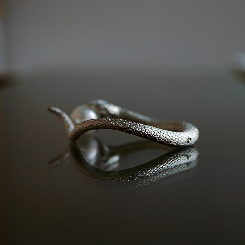 ELCAMI Snake Pearl Earrings Silver (EPS-117S)