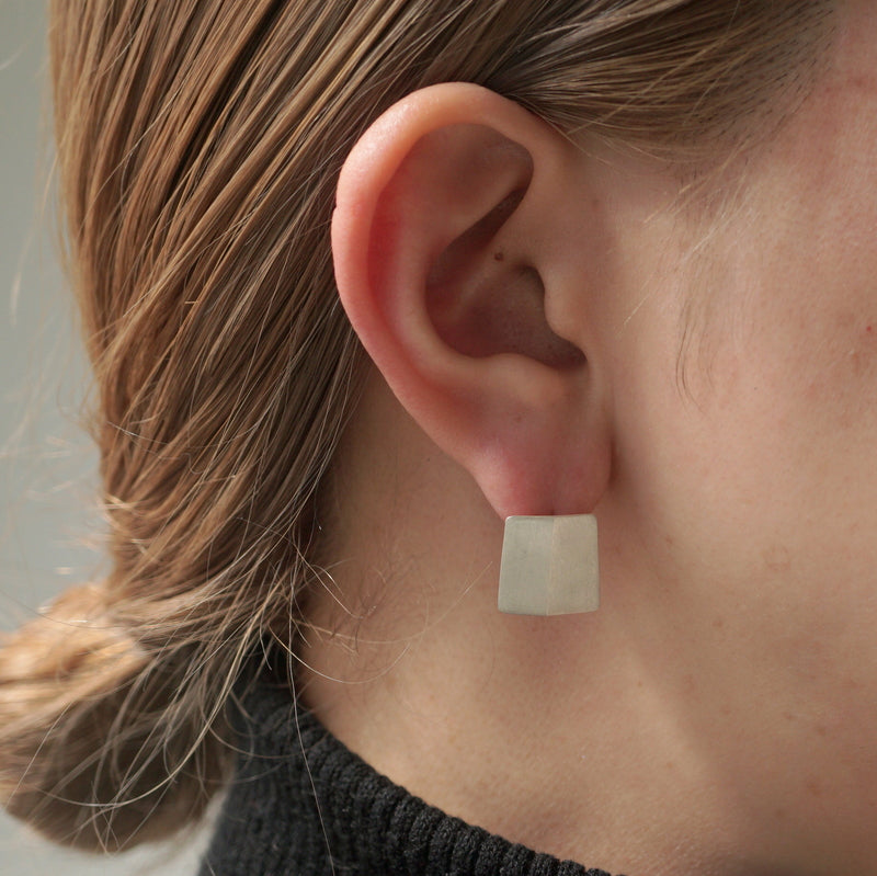 Chi / "TOY BOX" fragment earrings