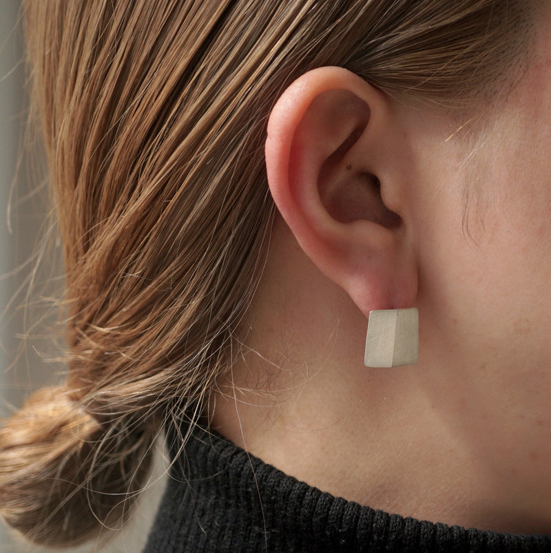 Chi / "TOY BOX" fragment earrings