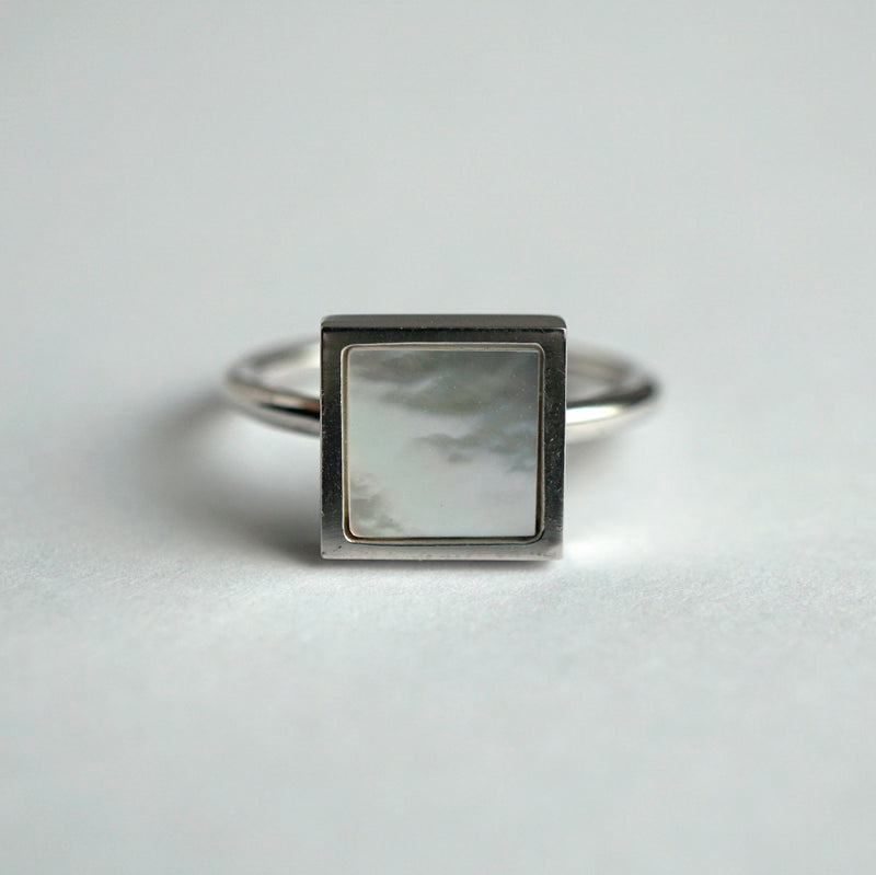 [Limited time only] hatsuyume / [custom-order 】ring SV square white mother-of-mouth shell (r-sv-squ-ws-r)