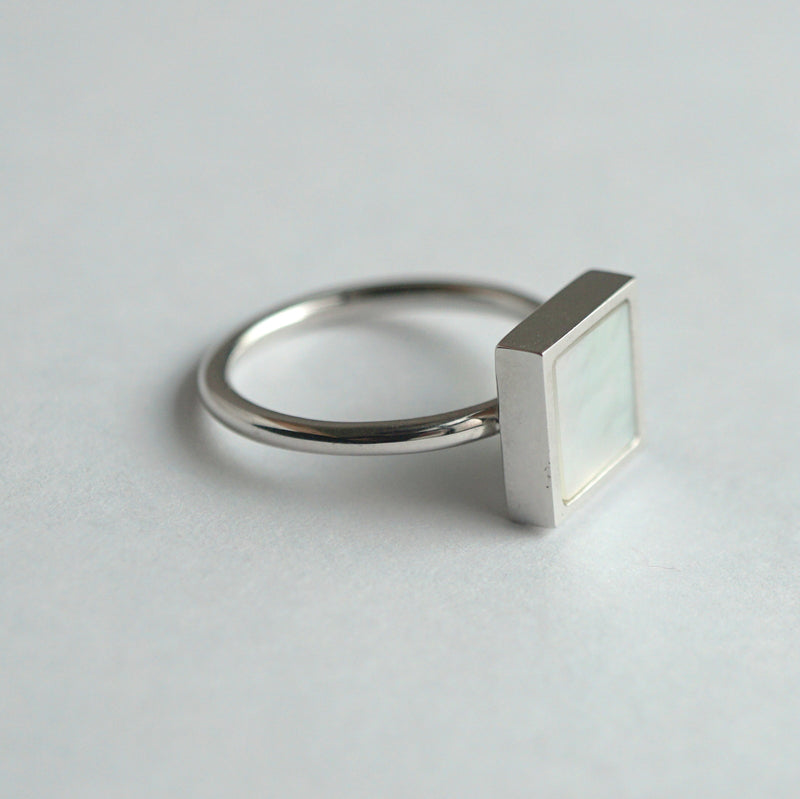 [Limited time only] hatsuyume / [custom-order 】ring SV square white mother-of-mouth shell (r-sv-squ-ws-r)