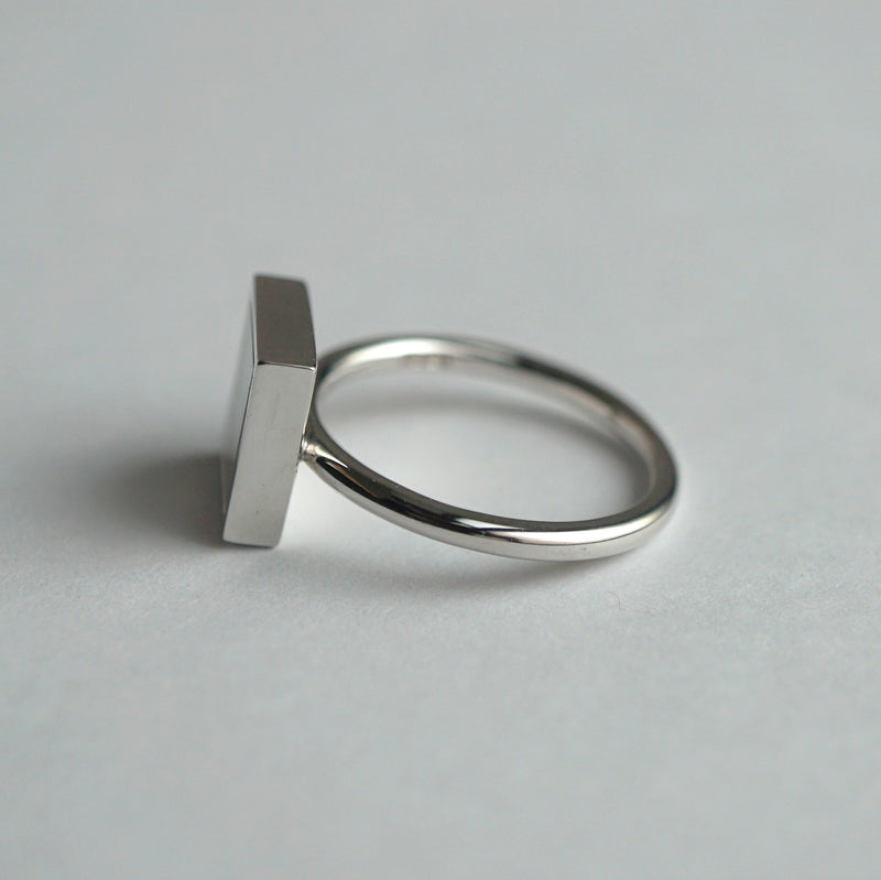 [Limited time only] hatsuyume / [custom-order 】ring SV square white mother-of-mouth shell (r-sv-squ-ws-r)