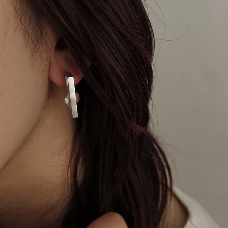 revie objects /〈INSIDE〉quartz earring (IN2-01/03)